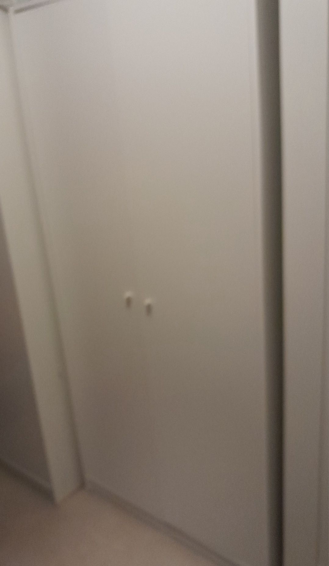 Roupeiro Keppstad do Ikea com 2 portas