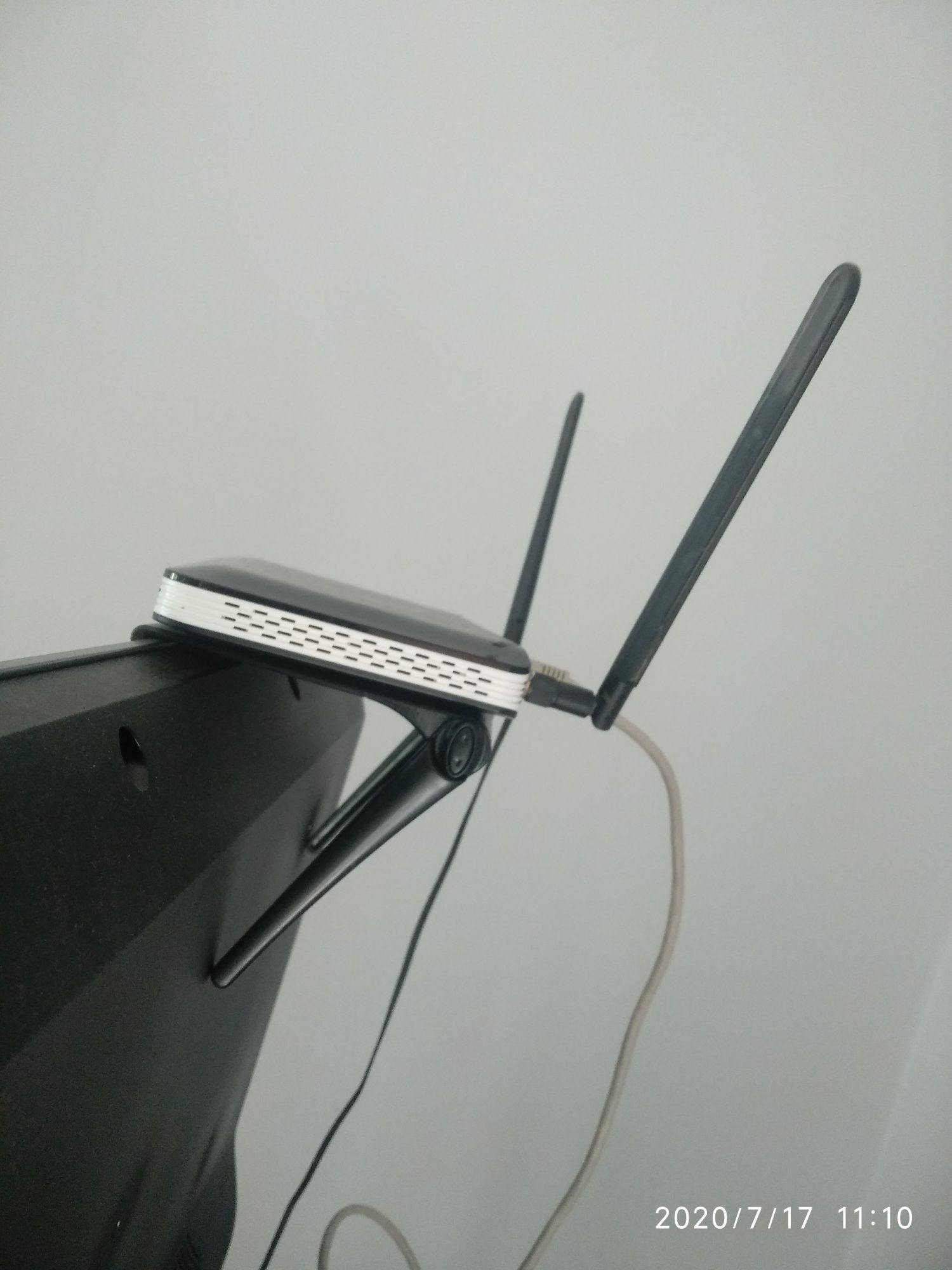 Półka nakładana na monitor LCD TV itp