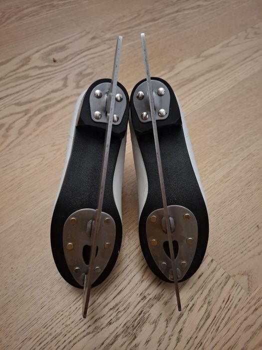 r37-38 dziewczęca łyżwy figurowe