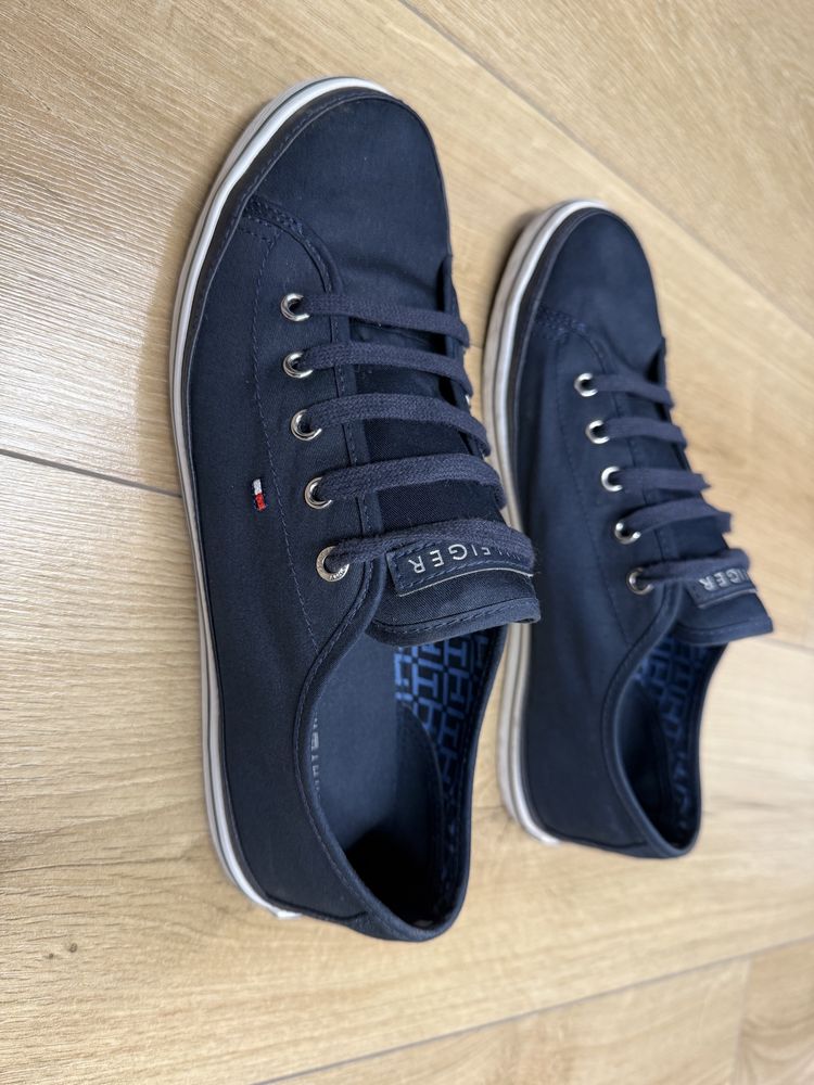 Trampki Tommy Hilfiger Iconic Kesha 39 granat