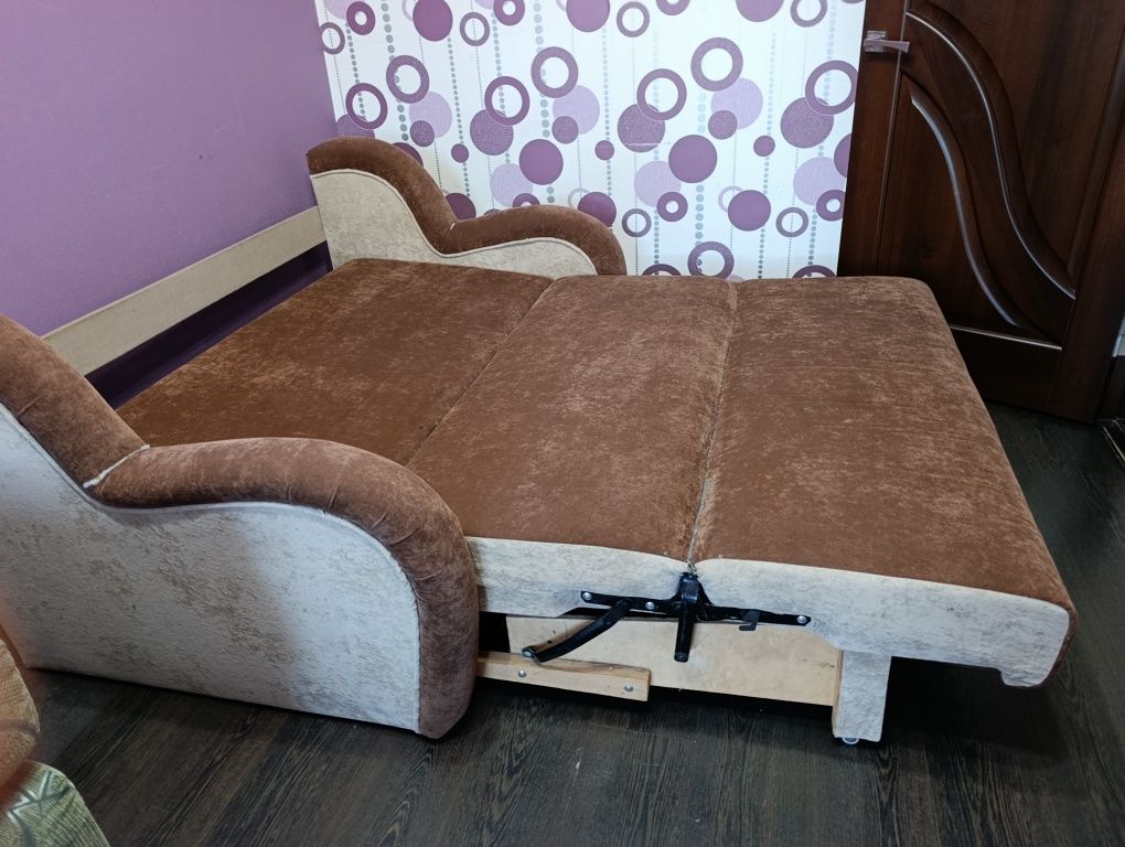 Продам диван недорого