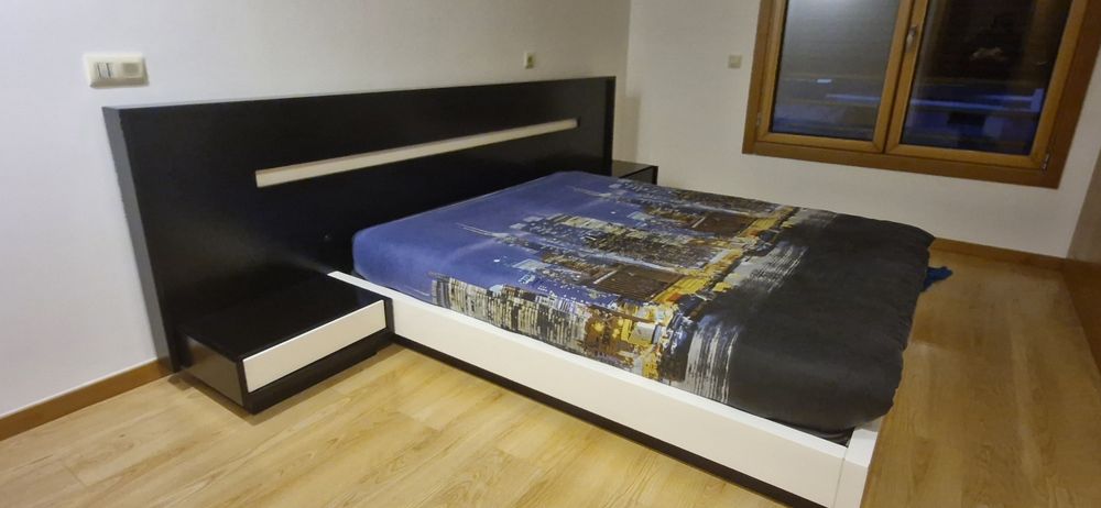 Quarto casal.Lacado preto e branco.Otimas condições.