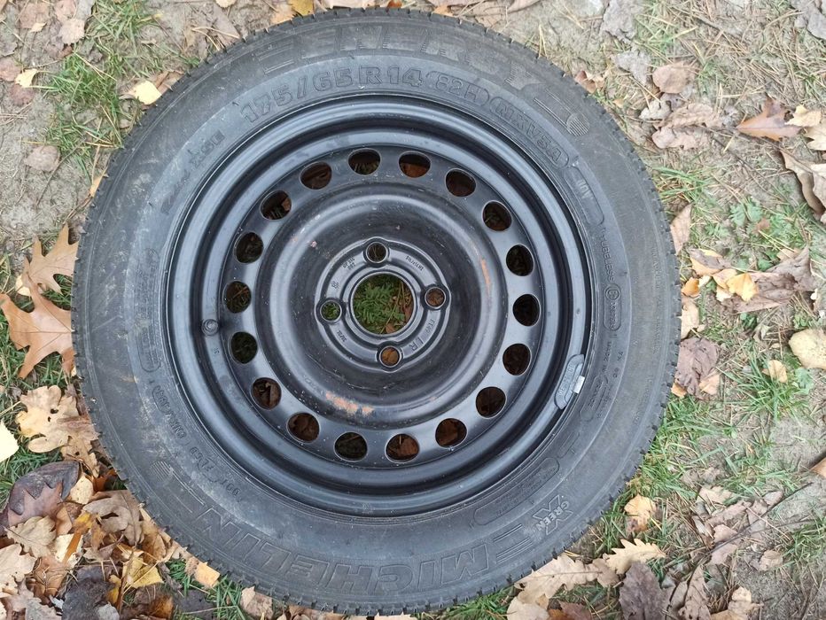 Felga stalowa R14 4x100 z oponą michelin 175/65 R14