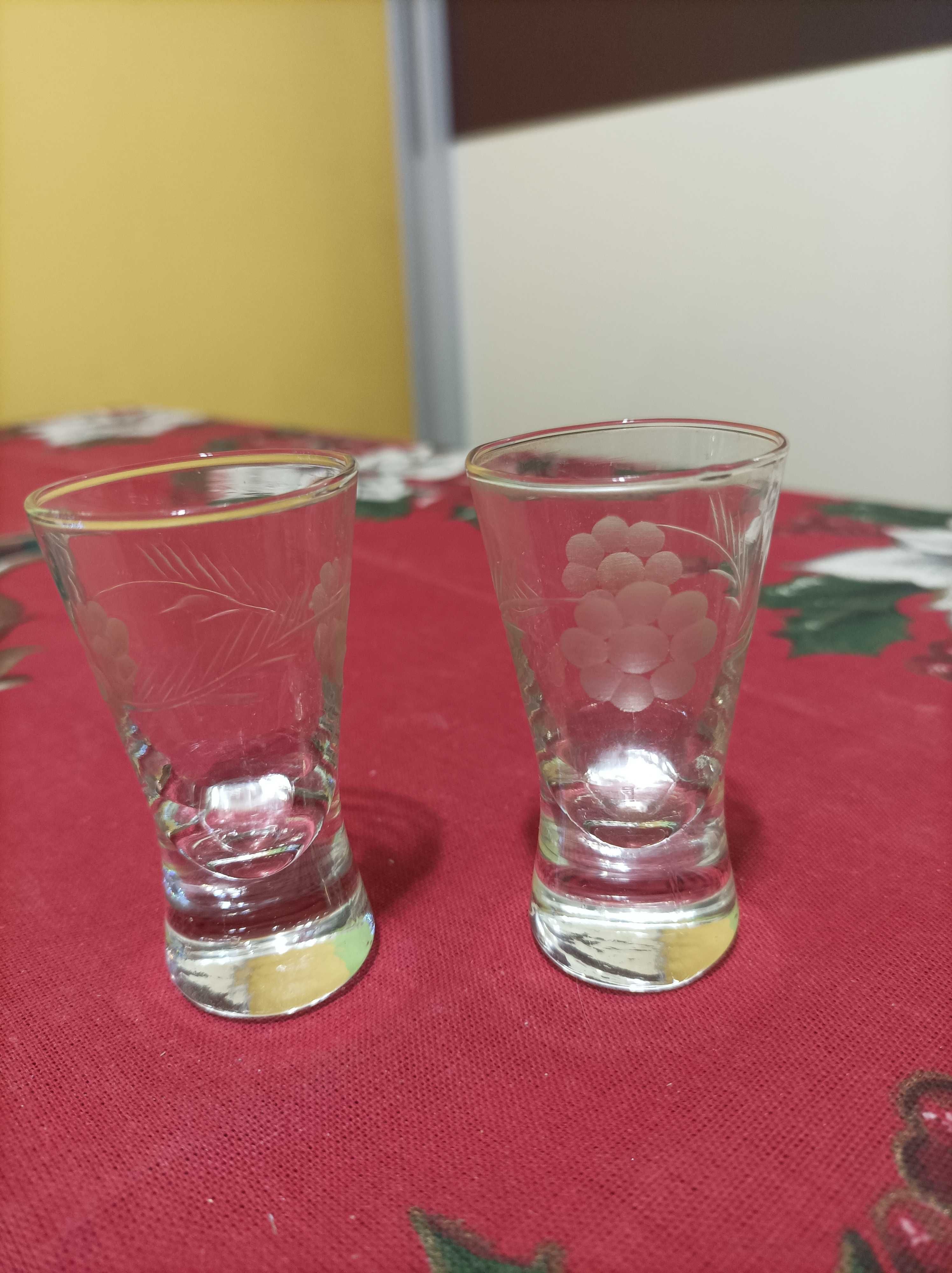 Kieliszki do wódki z grubym dnem, PRL
