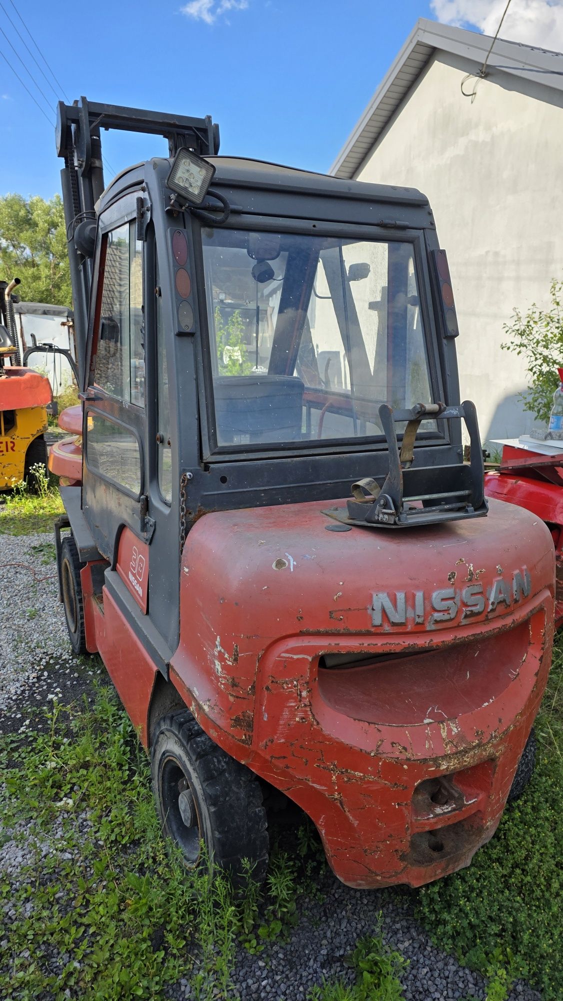 Wózek widłowy nissan 3T