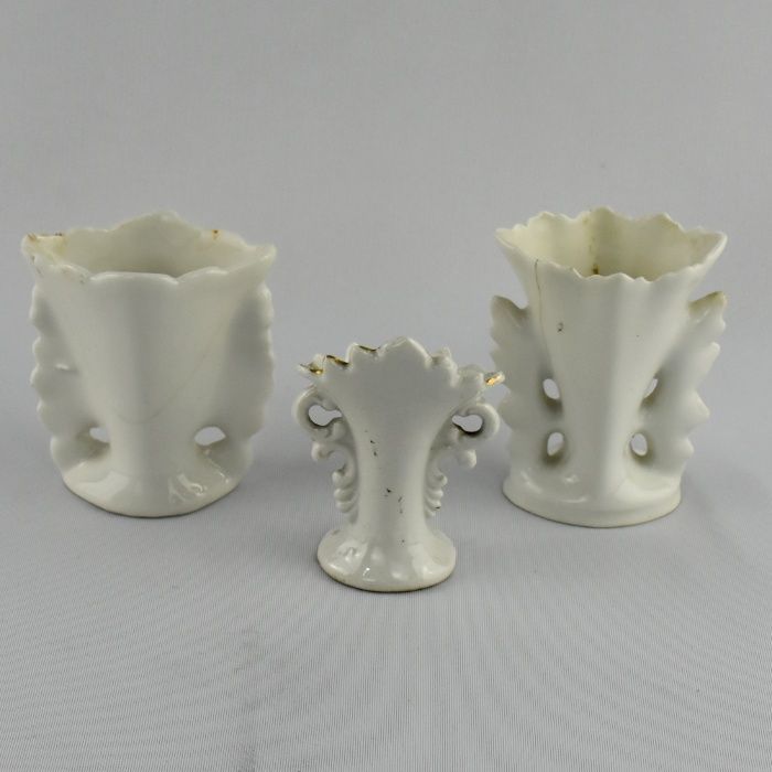 Conjunto de 3 jarras de altar, porcelana Vieux Paris