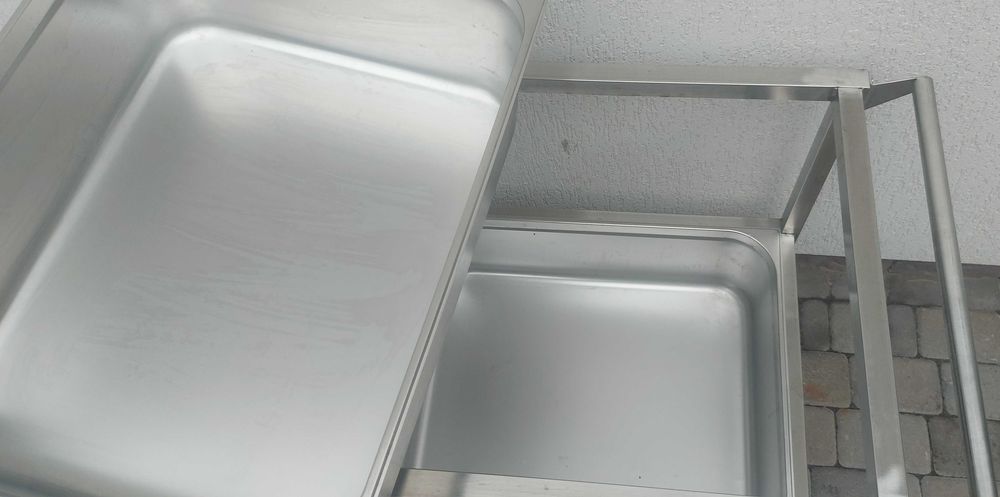 Візок сервірувальний для кейтерингу або кухні з гастроємностями