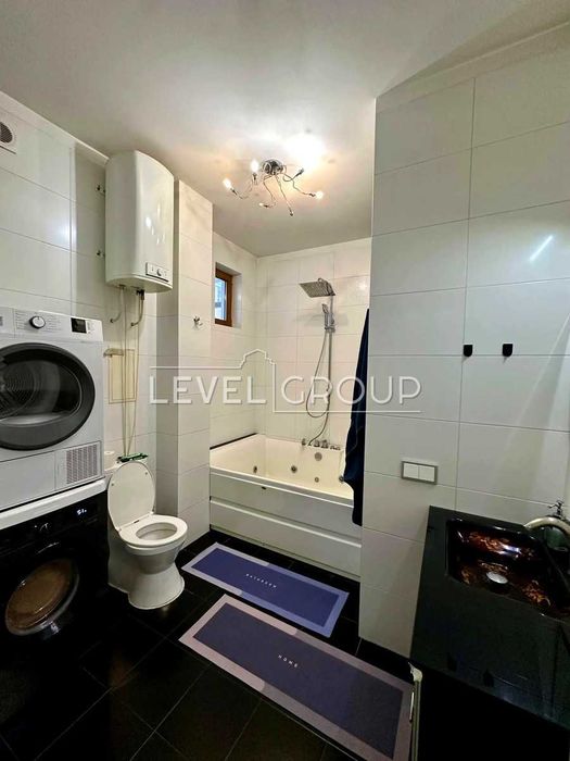 чудова квартира з паркінгом та бомбосховищем