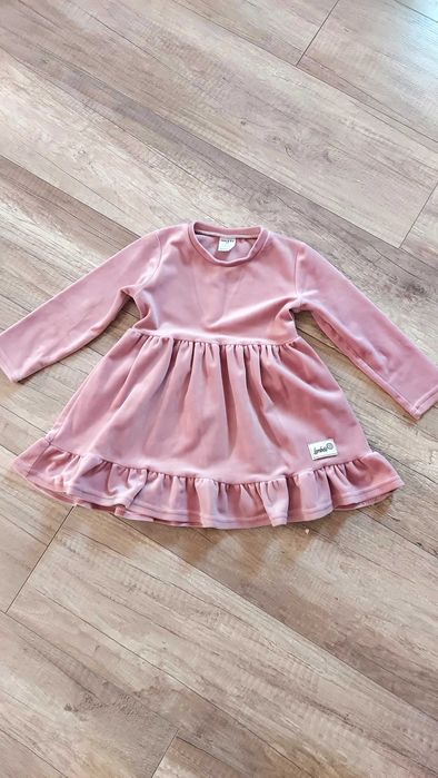 Śliczna welurowa różowa sukienka 92