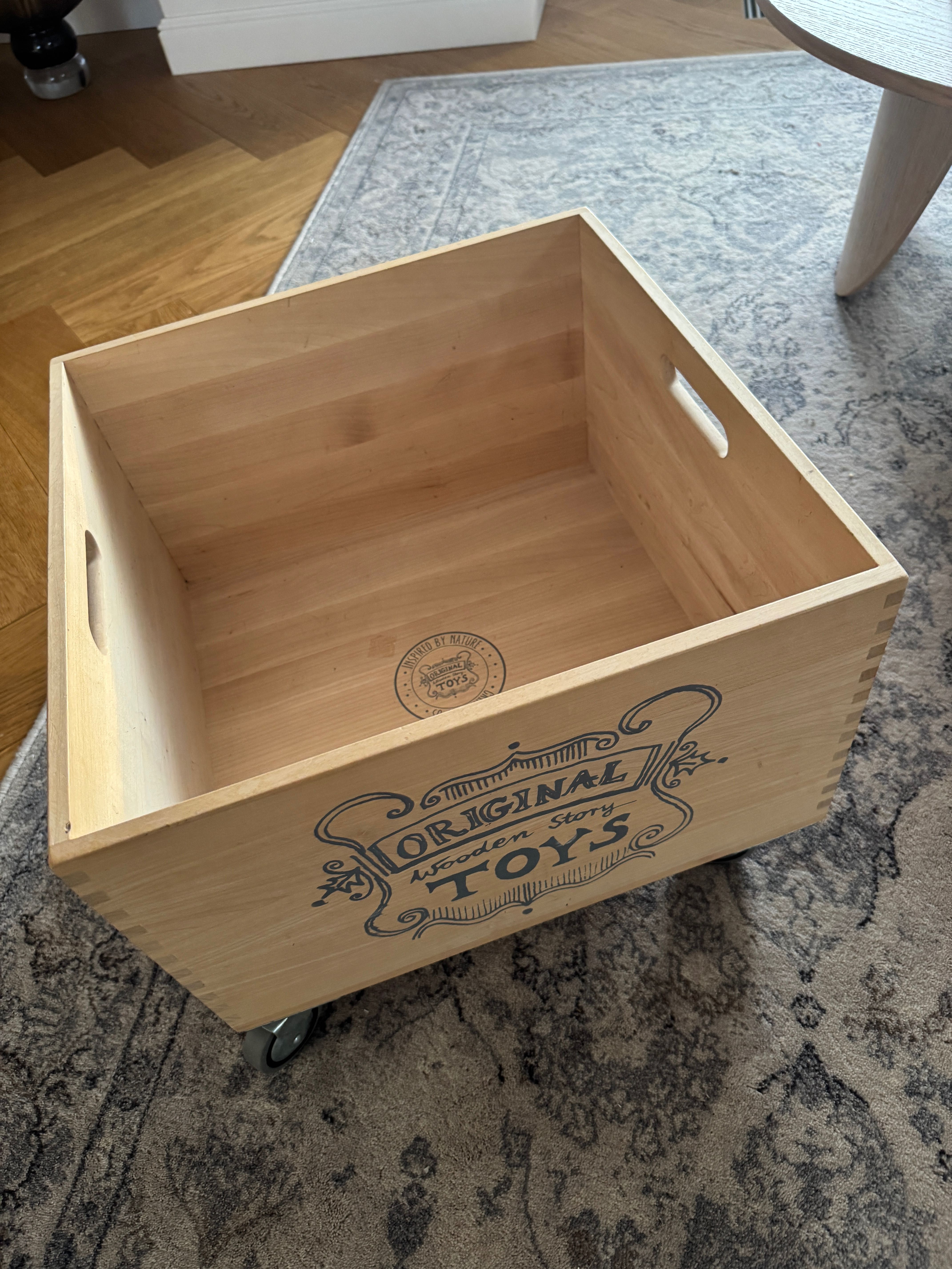 Skrzynia na kółkach drewniana Wooden Story