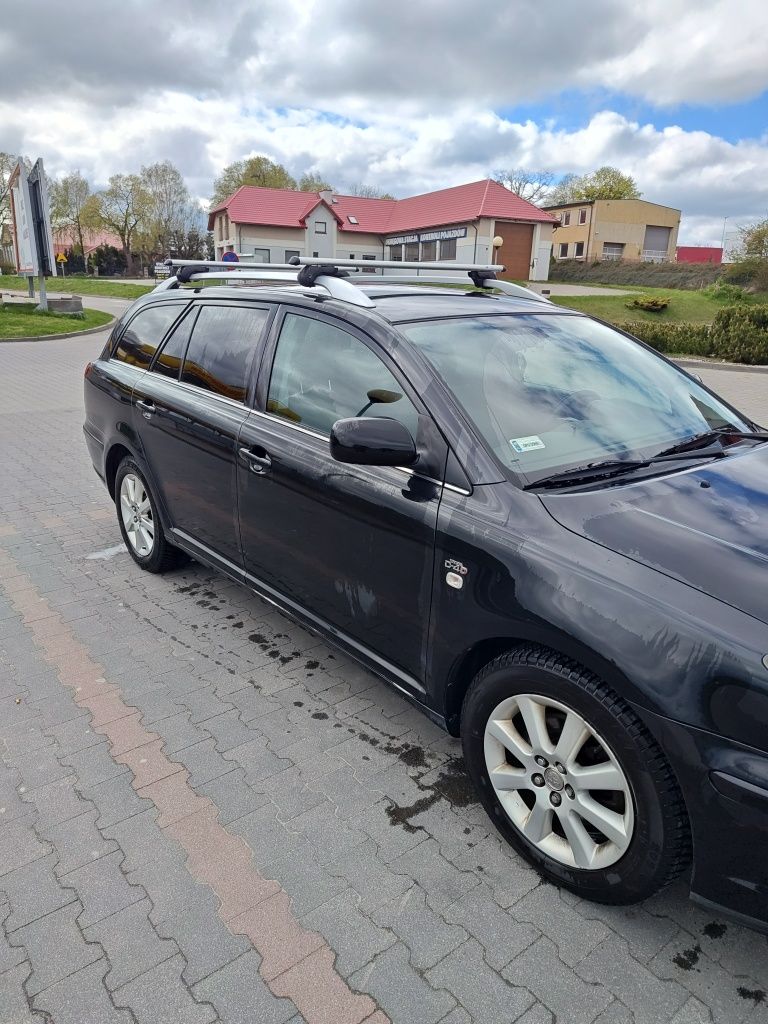 Toyota Avensis 2.0 2003r