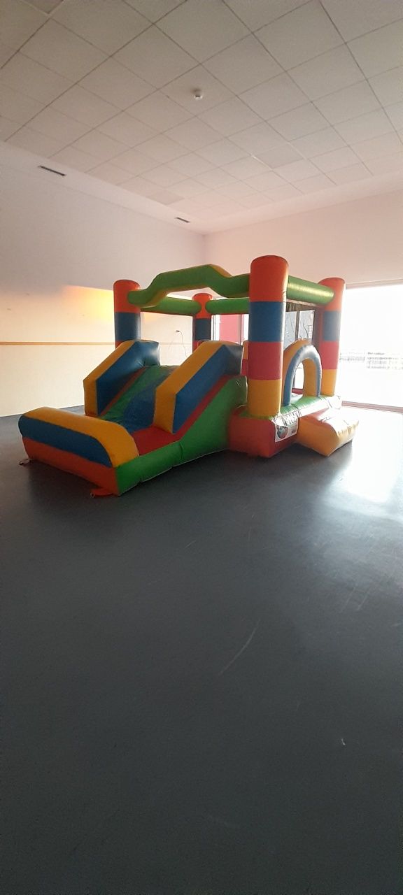 Insufláveis lona  pula pula com escorrega