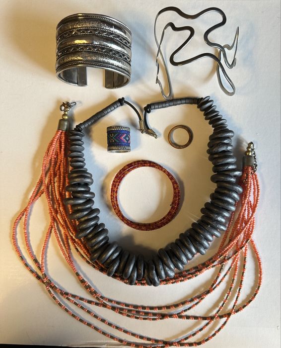 Colares, pulseiras e anéis