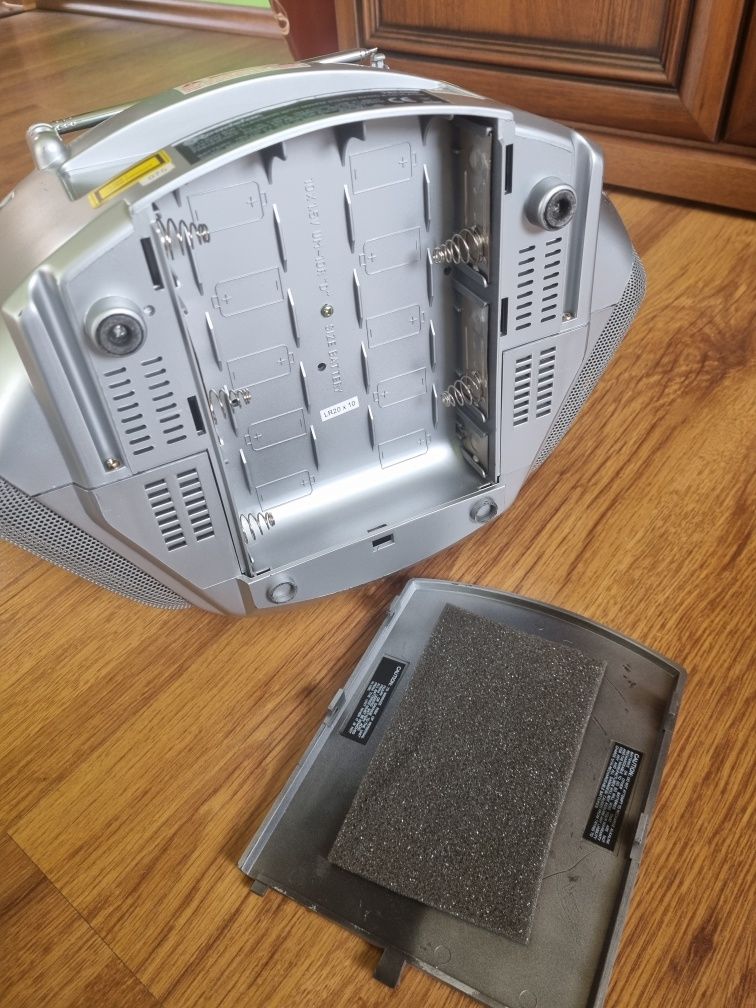 Roadstar mały telewizor radio CD 3 w 1