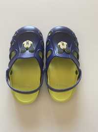 Crocs “Zippy” 31/32, usadas poucas vezes