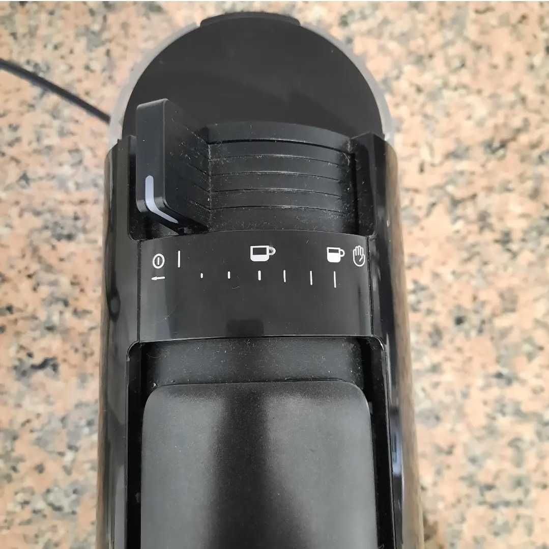Máquina de café sem marca visível