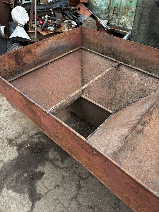 Металеві прийомні бункери накопичувачі для зерна тирси пелет