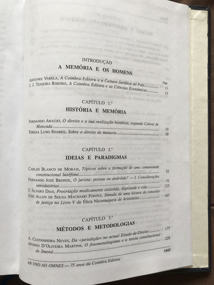 Livro de comemoração dos 75 anos da Coimbra Editora.