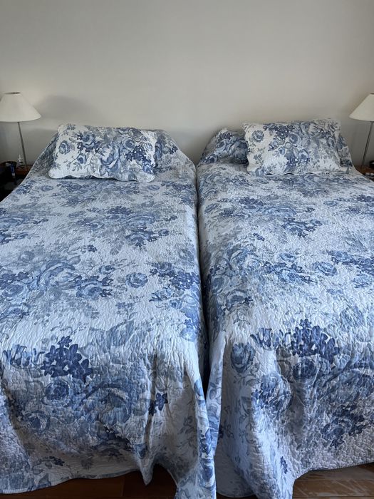 Conjunto 2 colchas e 4 fronhas reversiveis