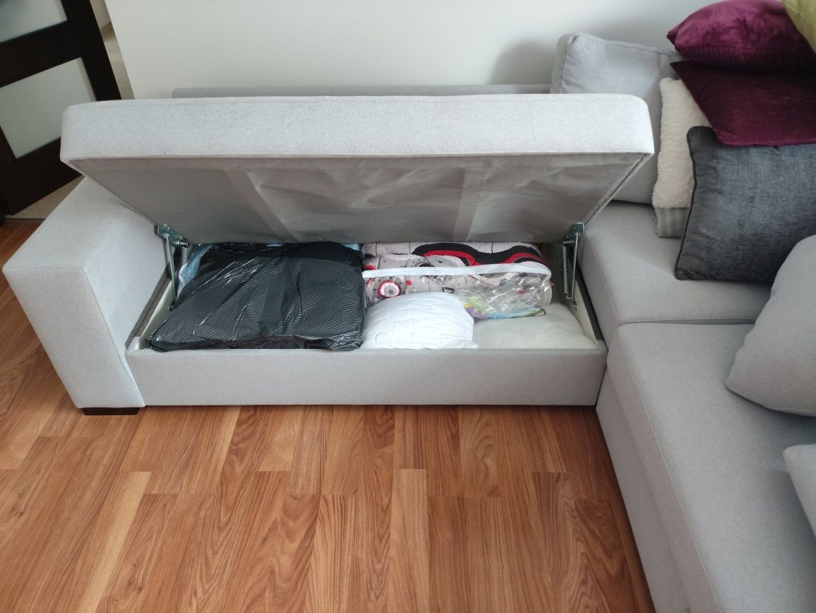 Narożnik z funkcją spania 2.40m x 2.40m szary