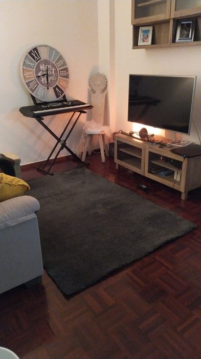 Móvel TV IKEA Besta com suporte de TV e estante suspensa Castanho