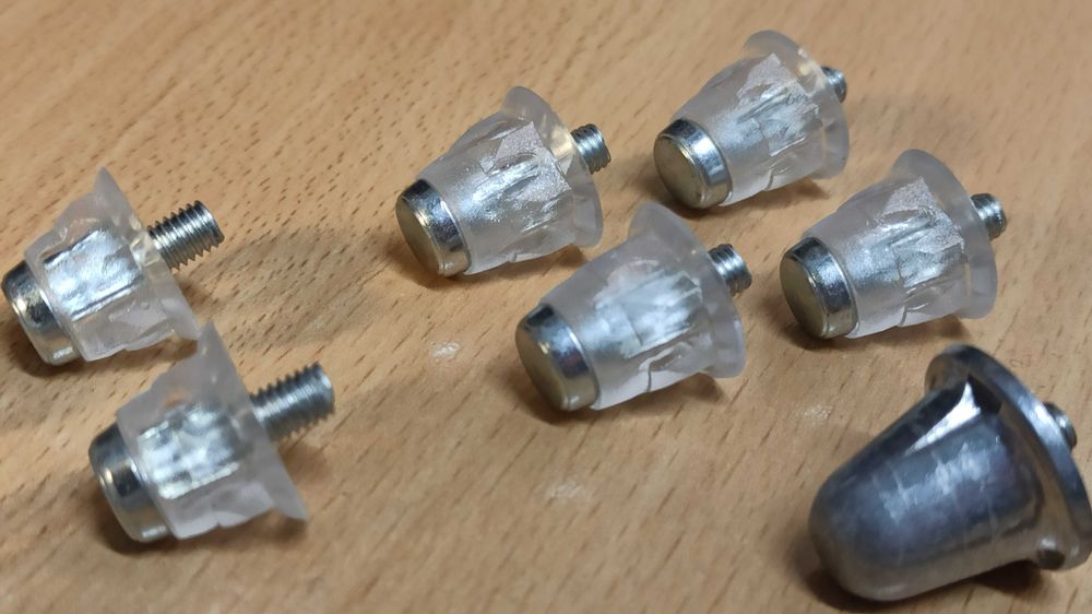 Змінні пластикові шипи для футбольних бутс + ключ Nike