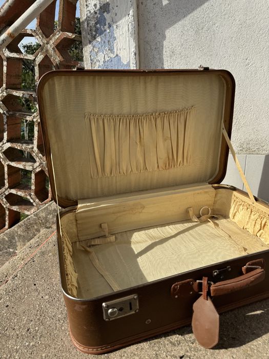 Mala de viagem muito antiga