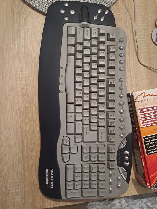 Sprzedam klawiatury do komputera.