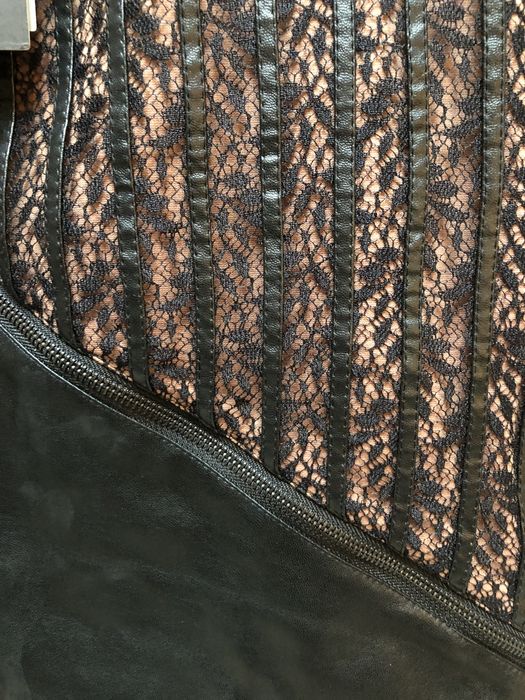 Saia em pele com renda