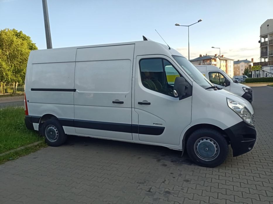 Wynajem busa Renault master  , przeprowadzki i przewozy towarów.