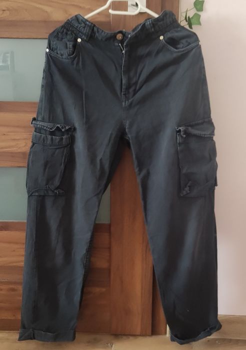 Bojówki, spodnie z kieszeniami roz M Bershka
