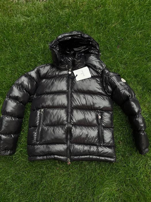 Пуховик Moncler.