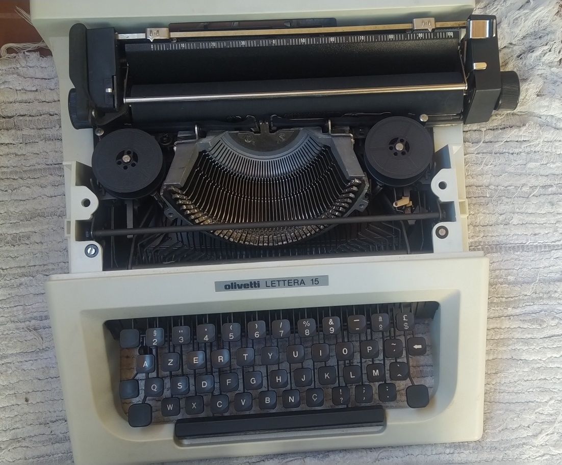 Máquina de Escrever Olivetti