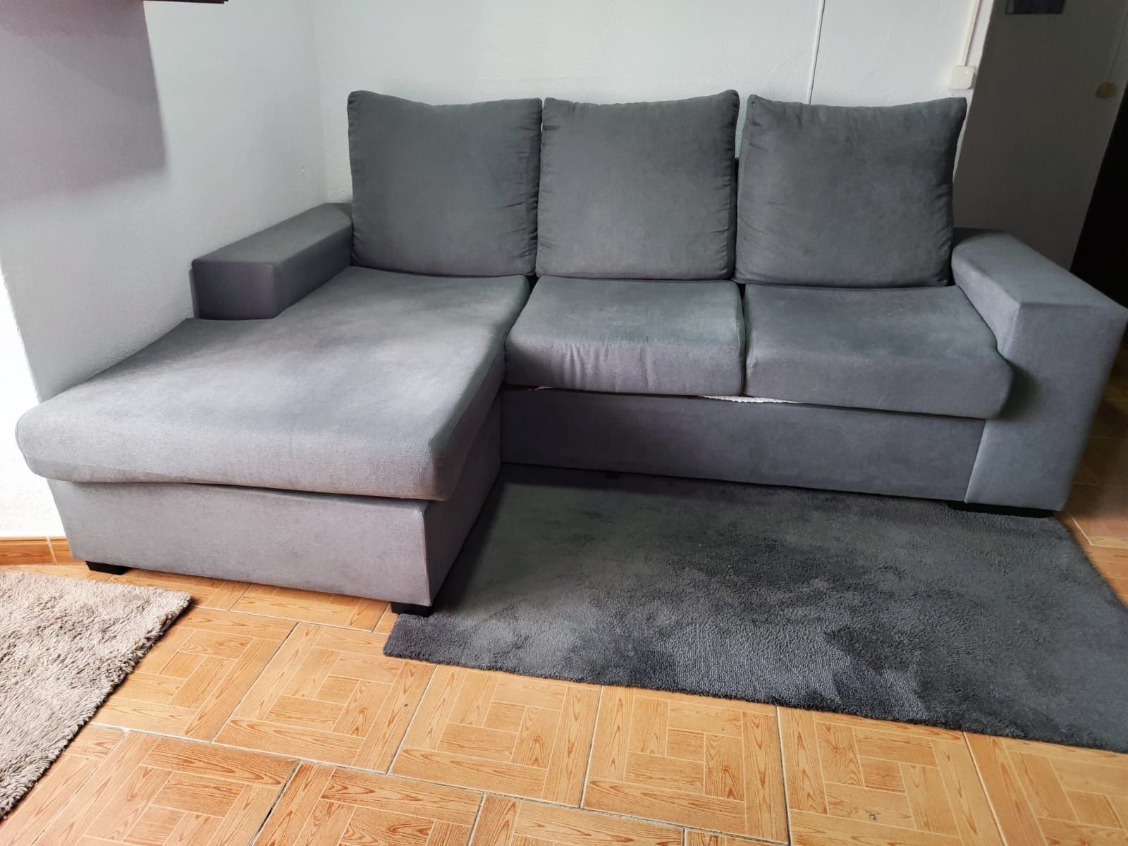 Sofa com chaise longue