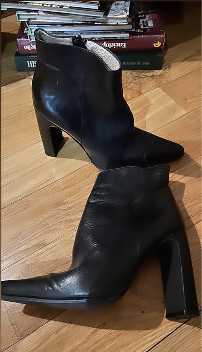 Botim de salto em pele