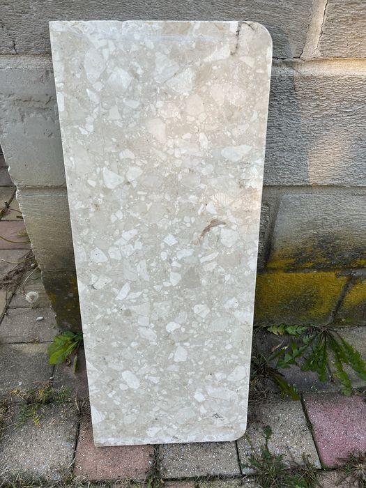 Parapet z konglomeratu