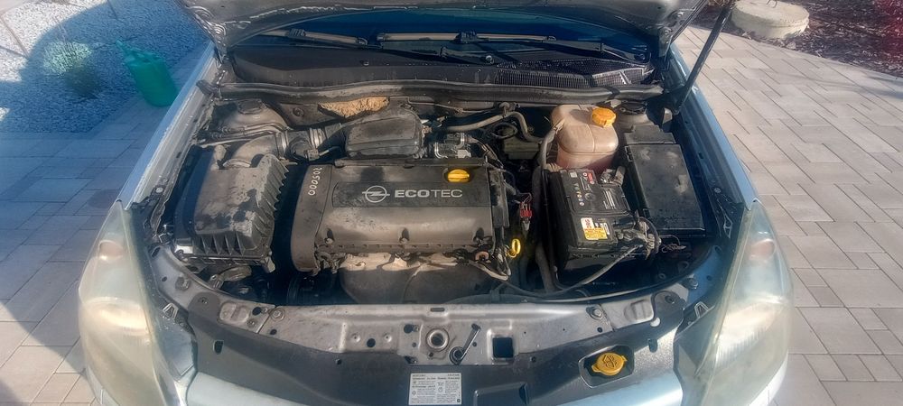 Opel Astra H hatchback 1.6 105 KM – 2005 r