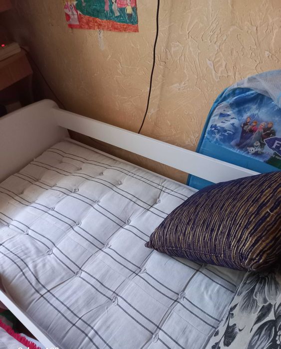 Продам дитяче ліжко для дівчинки .