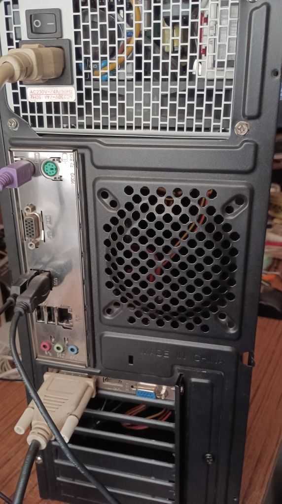 Komputer stacj plus monitor 22" Intel G3260 ssd+hdd