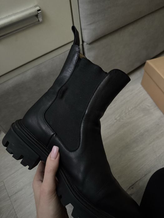 Жіночі шкіряні черевики Estro