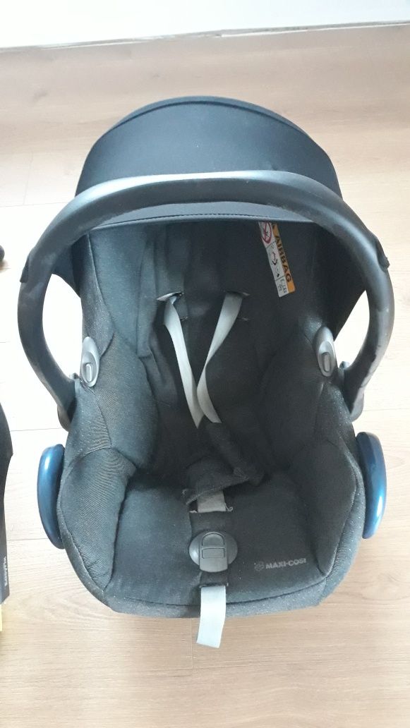 Fotelik samochodowy Maxi Cosi z bazą isofix