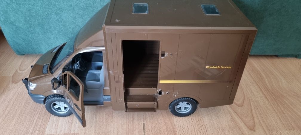 Bruder 02678 Mercedes Sprinter UPS kurier paleciak