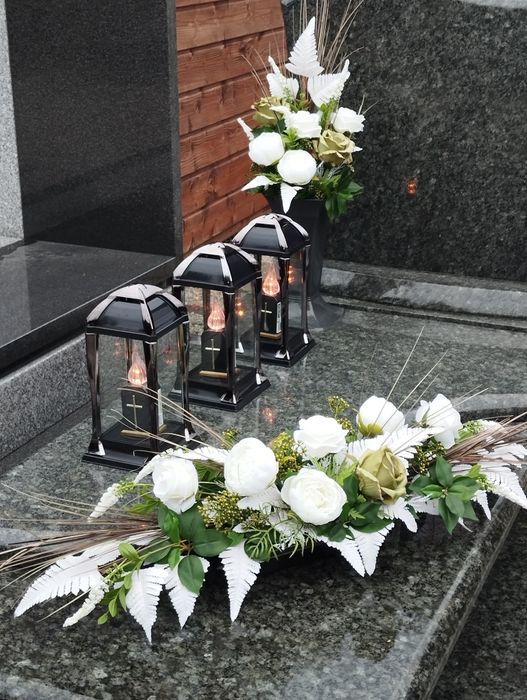 Komplet nagrobny stroik wiązanka na grób cmentarz pomnik chryzantemy.