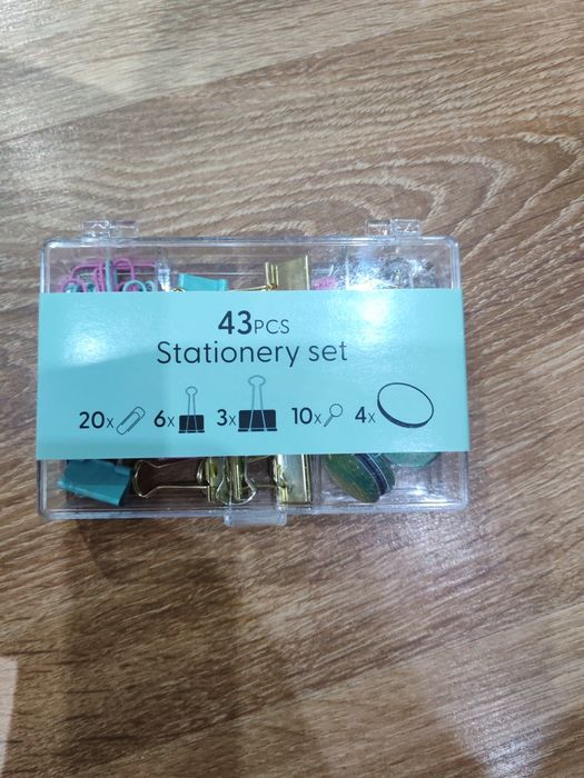 Zestaw akcesoria biurowe spinacze klipsy pinezki magnesy 43 elementy