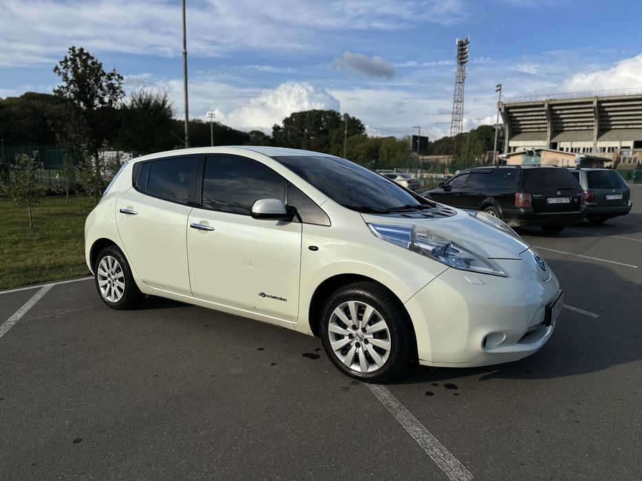 Nissan Leaf 24kw їде 110-120км 9палок! Ціна до 25.10