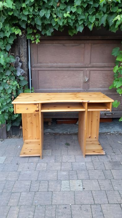 Sosnowe biurko lakierowana, lite drewno