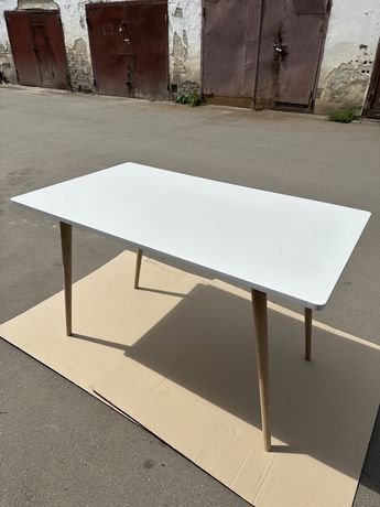 Продам новенький стіл розміром 120х70