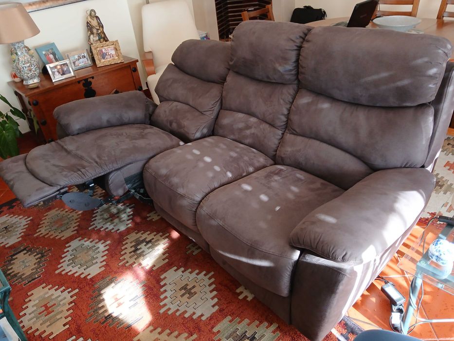 Sofá Pele 3 lugares elétrico