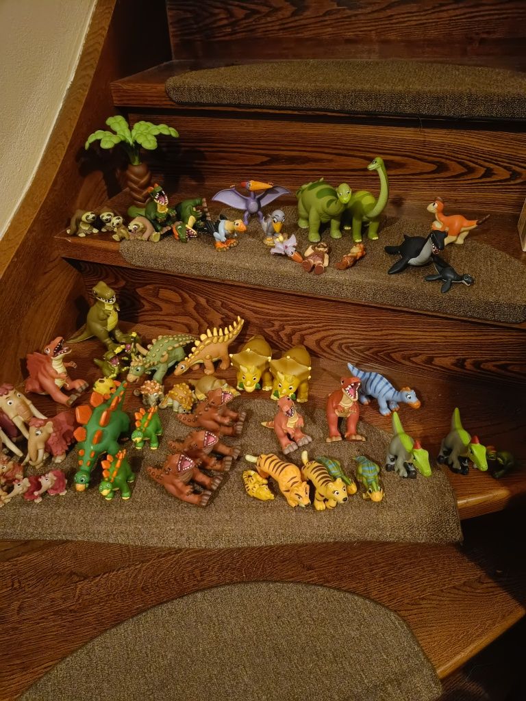 Dinozaury i przyjaciele kolekcja figurki i książki
