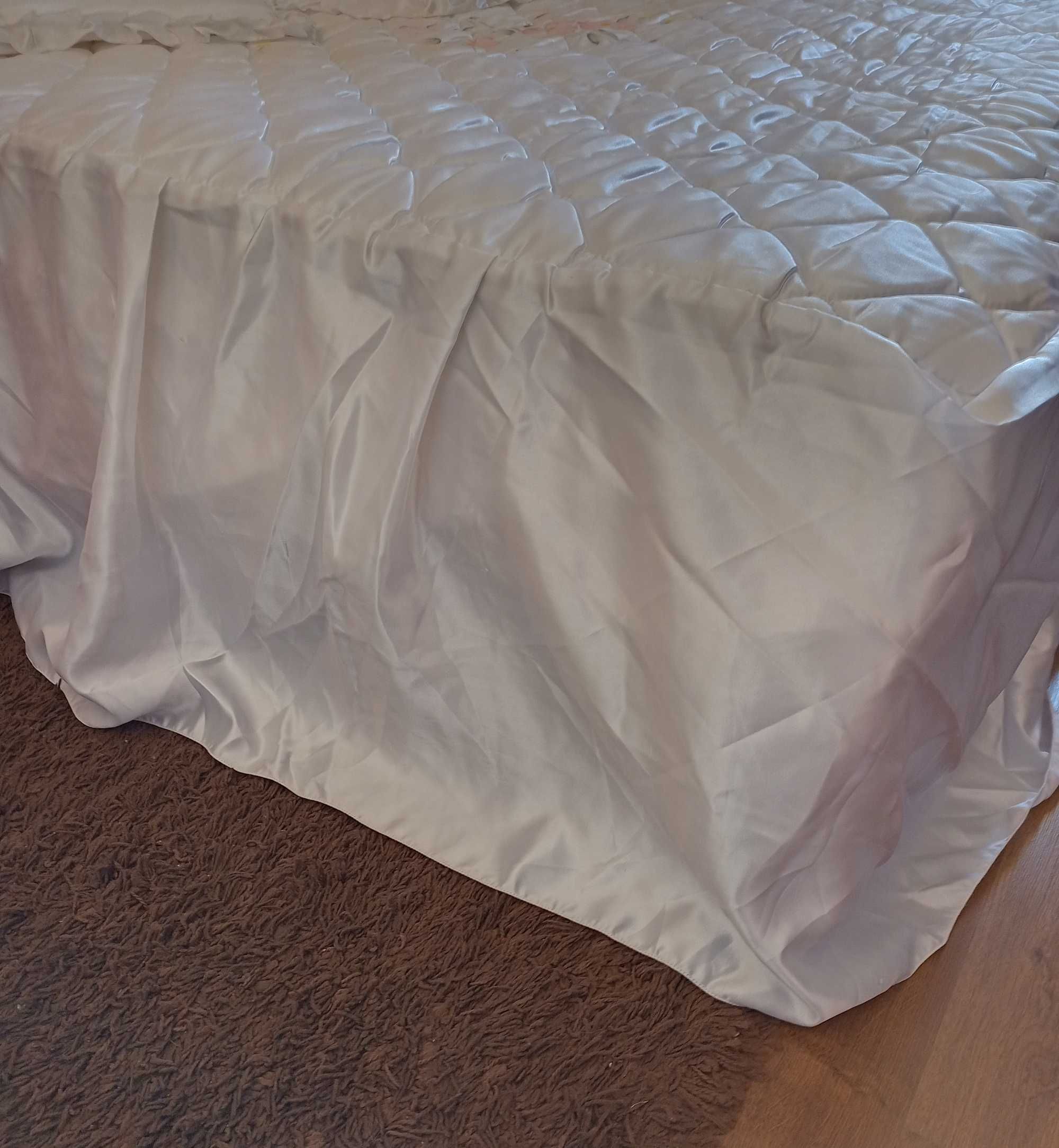 Покрывало атласное на двухспальную кровать (Италия)